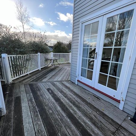 Barnsley, Turret House Windrush Lake South Cerney Exterior photo